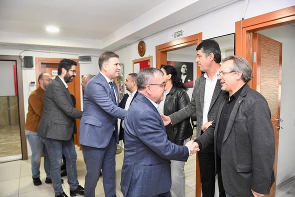 Altıeylül Belediye Başkanı Hakan Şehirli, CHP Karesi İlçe Başkanlığını Ziyaret Etti