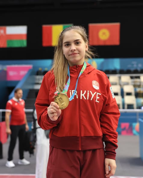 Balıkesirli Eskrimciler Riyad'daki İslam Oyunları'nda Altın Madalya Kazandı