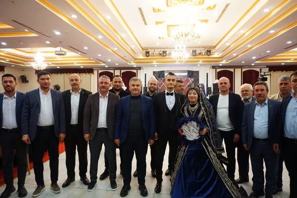 Dr. Mustafa Canbey'den Genç Çiftlere Düğün Ziyareti ve Mutluluk Mesajı