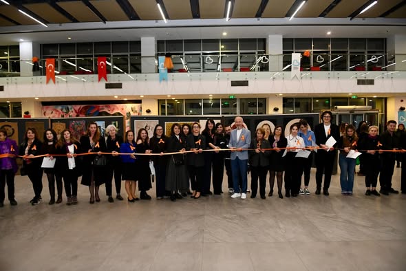 Altıeylül'de 25 Kasım Etkinlikleri: Kadına Yönelik Şiddetle Mücadele Sanatla Buluştu