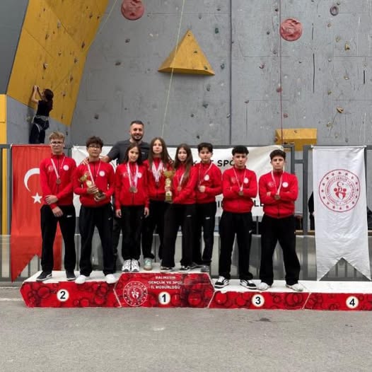 Işıl İpek Ortaokulu, Balıkesir Spor Tırmanış Şampiyonası'nda İl Birincisi Oldu