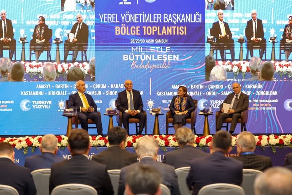 AK Parti'den Yerel Yönetimler Bölge Toplantısı: Samsun'da Hizmet Değerlendirmesi