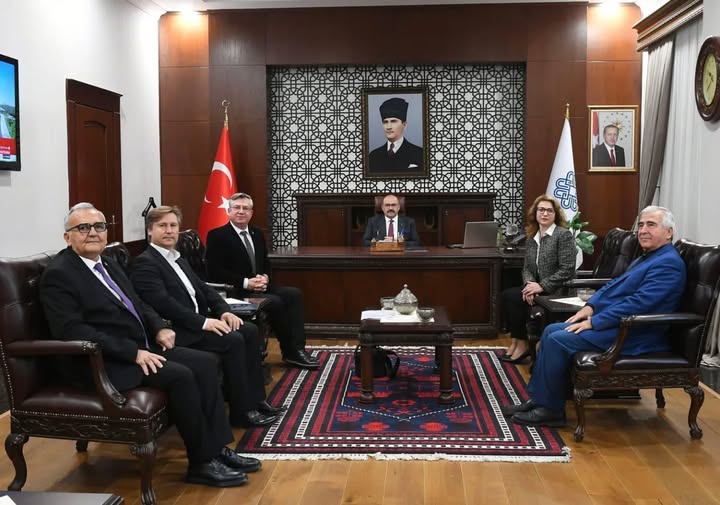 Balıkesir Kent Konseyleri Vali Ustaoğlu'nu Ziyaret Etti