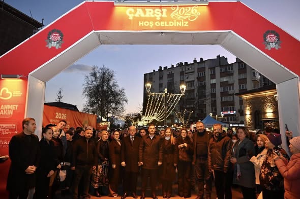 Balıkesir Cumhuriyet Meydanı'nda Yeni Yıl Coşkusu Kadın Girişimcilerle Başladı