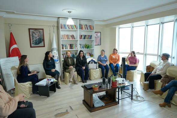 Burhaniye'de Kadının İnsan Hakları Eğitimi Devam Ediyor