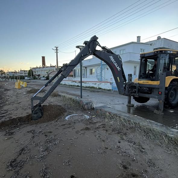 Burhaniye'de Yoğun Yağış Sonrası Ekipler Saha Çalışmasına Başladı