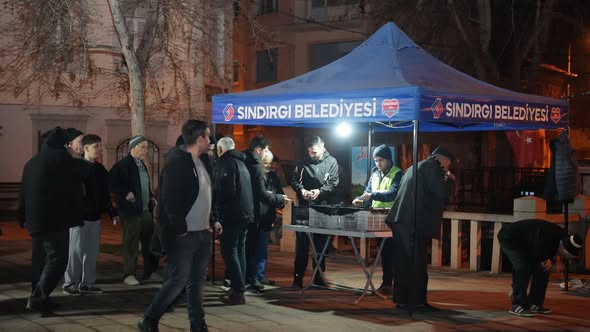 Sındırgı'da Miraç Kandili Helva ve Simit İkramıyla Kutlandı