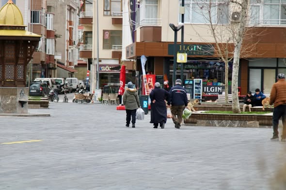 Gönen'den Gecenin İncisi: 'Güzel Memleketin Güzel İnsanlarına Selamlar'