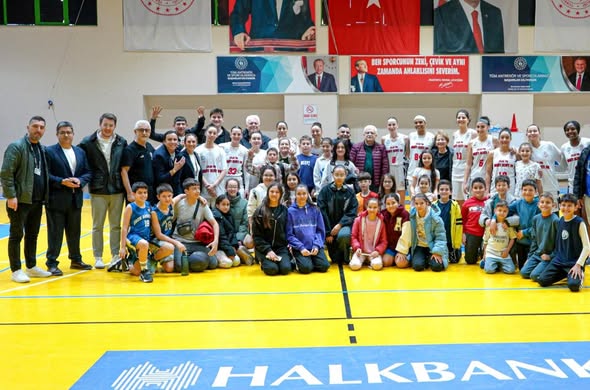 Aslan Yol Burhaniye Belediyespor, Yalova VIP'i Farklı Mağlup Etti