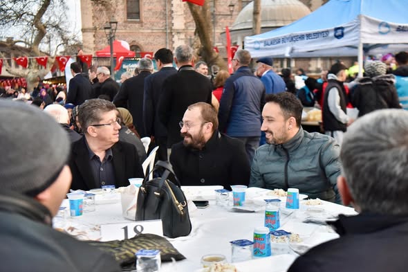 Altıeylül Heyeti, Kadir Gecesi İftarında Balıkesir Büyükşehir Belediyesi'ni Ziyaret Etti