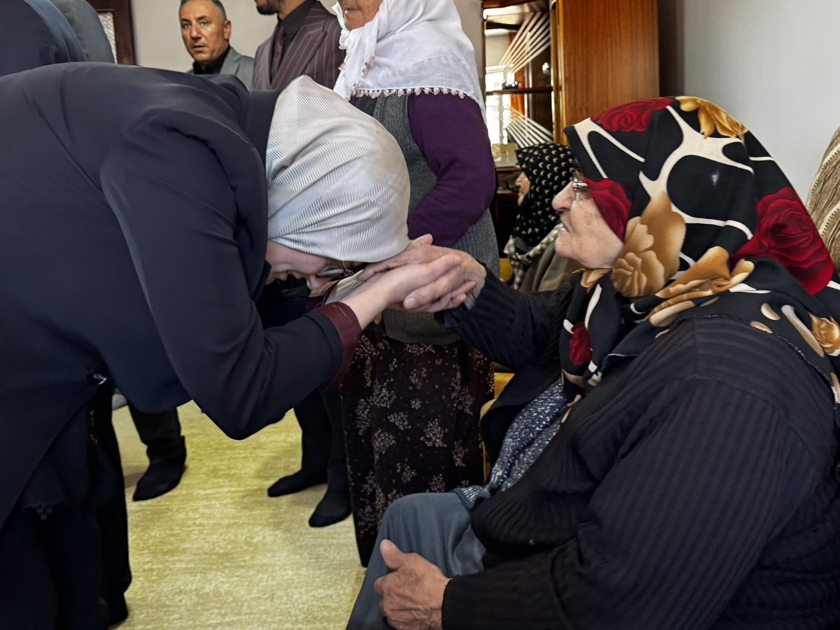 AK Partili Uygur'dan Kahramankazan'daki Kazada Hayatını Kaybedenlerin Ailelerine Taziye Ziyareti