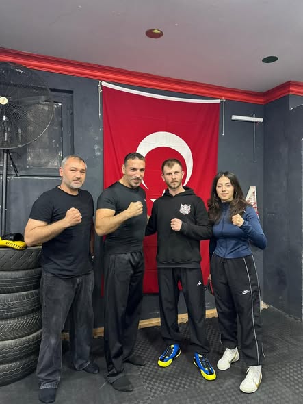 Fırat Arslan Gönen'de Genç Boksörlere İlham Oldu