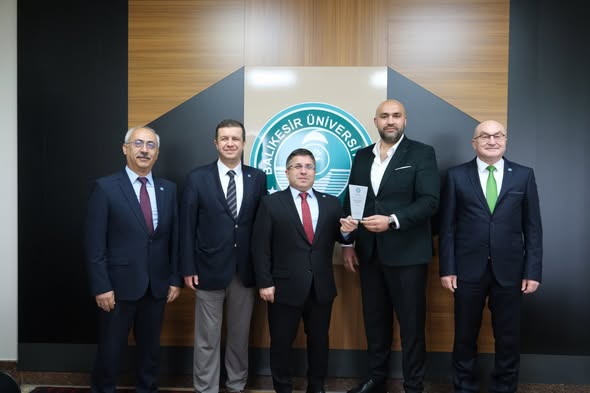 Balıkesir Üniversitesi'nden Katkı Sağlayanlara Teşekkür Plaketi