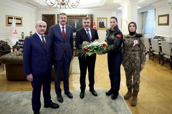 Kadıköy'de Tekne Yangını: 4 Kişi Son Anda Kurtarıldı