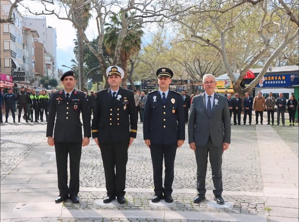 Erdek Belediye Başkanı KARIŞIK'tan Polis Haftası'na Çelenk