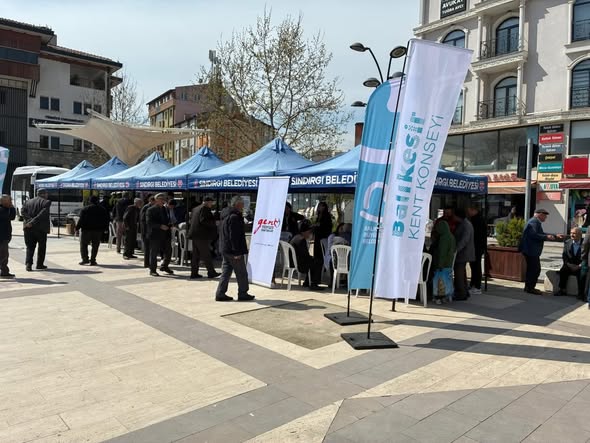 Sındırgı'da Sağlık Sokağı: Ücretsiz Tansiyon ve Kan Şekeri Ölçümü Bugün 16:00'a Kadar