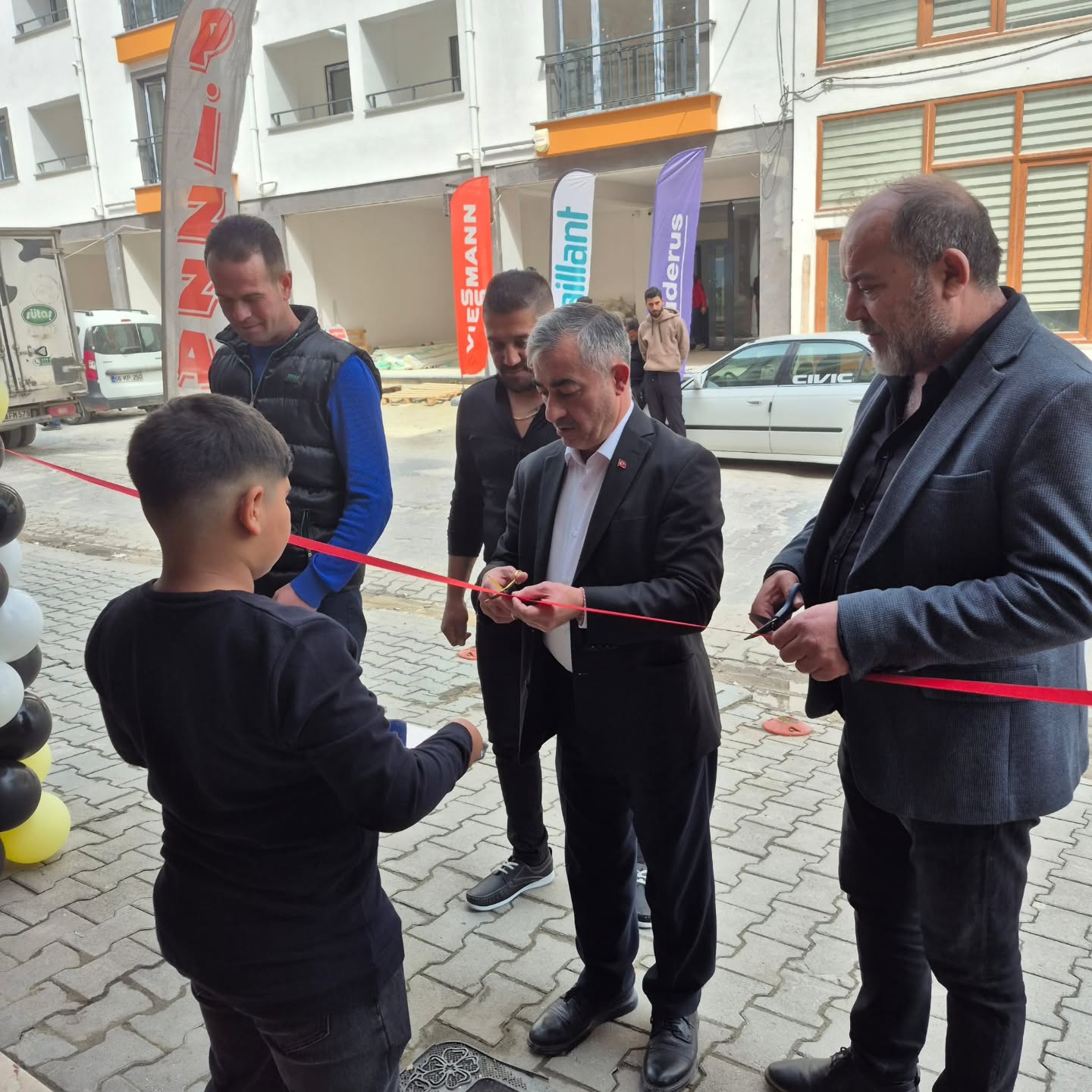 Manyas'ta Oto Aksesuar Sektörüne Yeni Bir Soluk: Miraç Garage Açıldı