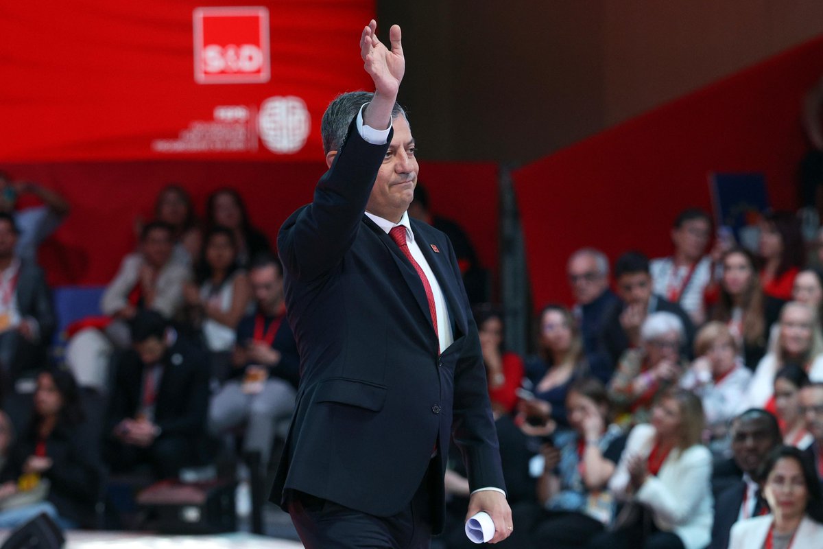 Özgür Özel Barselona'da Konuştu: Daha Adil Bir Dünya Mümkün