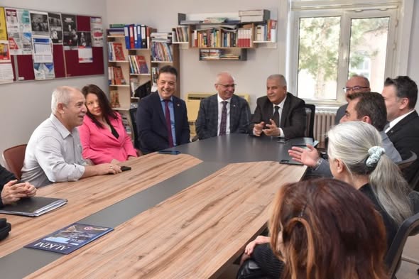 Balıkesir'de Haftanın İlk Mesaisinde Tarihi Lise Ziyareti