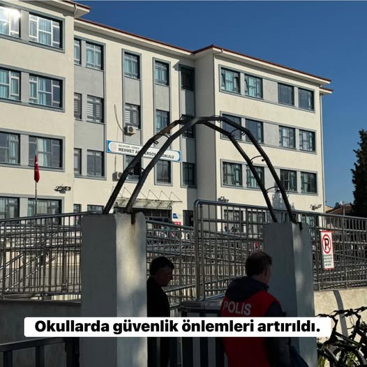 Gönen'de Okul Güvenliği Sıkılaştırıldı: Kıyafet Zorunluluğu ve Bahçe Yasağı