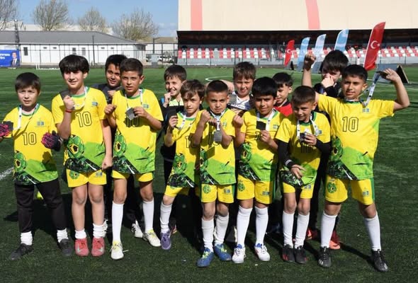 Edremit U10 Takımı 23 Nisan'da Sahaya Çıktı: Fair Play Zirvede