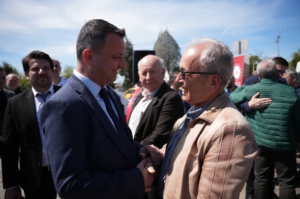 Akhisar'dan Hac Yolcuları Dualarla Uğurlandı