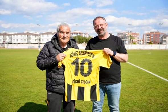Gömeç'te Futbol Efsanesi Fikri Çılgın'a Vefa Forması