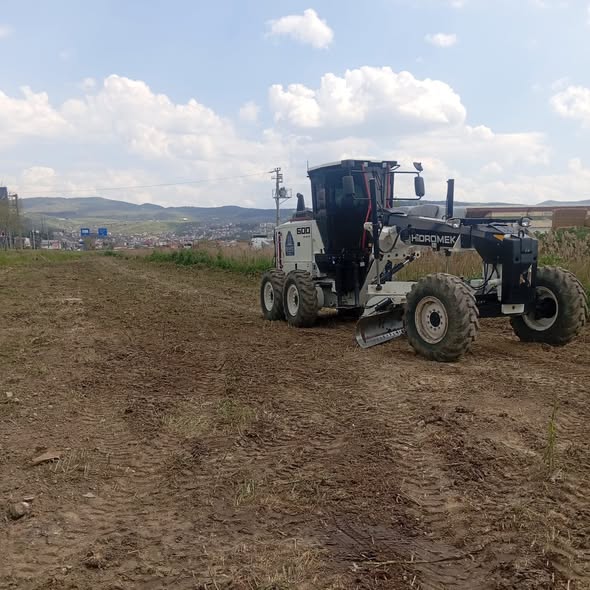 Bigadiç'te Balıkesir Yolu Yan Yol Düzenleme Çalışmaları Devam Ediyor