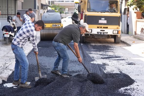Akhisar'da Atatürk Mahallesi'ne 1200 m² Yeni Asfalt