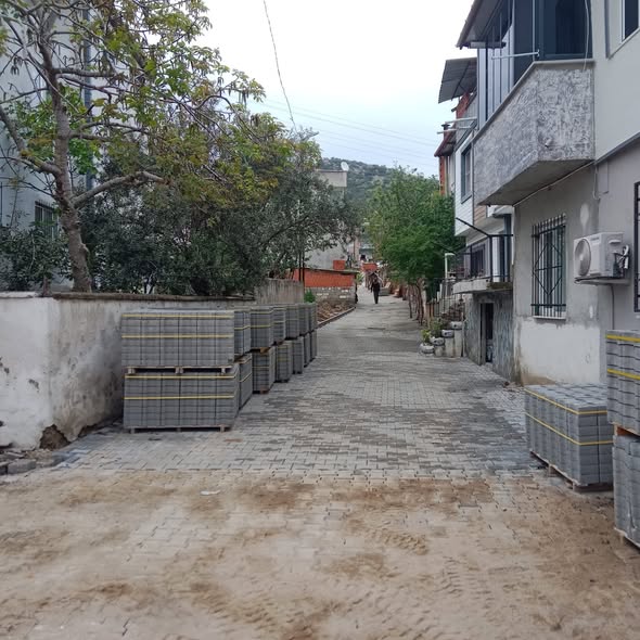 Edremit Darsofa'da Yaya Yollarına Kilit Taş Döşeme Devam Ediyor