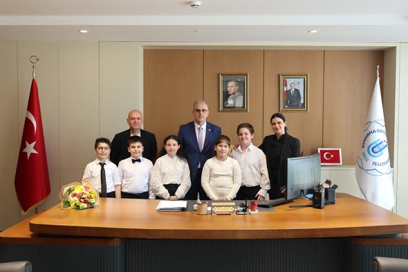 Bandırma Doğa Koleji Öğrencileri Rektör Boz'u Ziyaret Etti