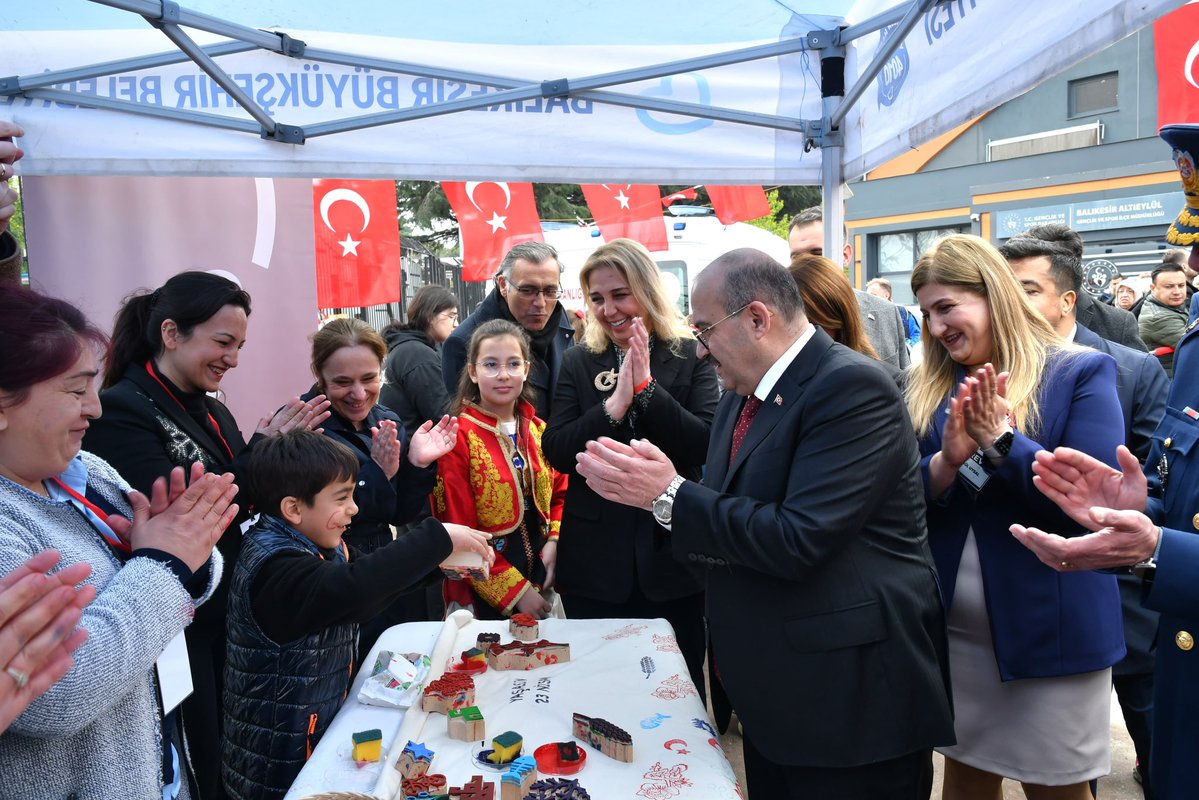 Balıkesir'de 23 Nisan Coşkusu: Vali Ustaoğlu Çocuklarla Buluştu