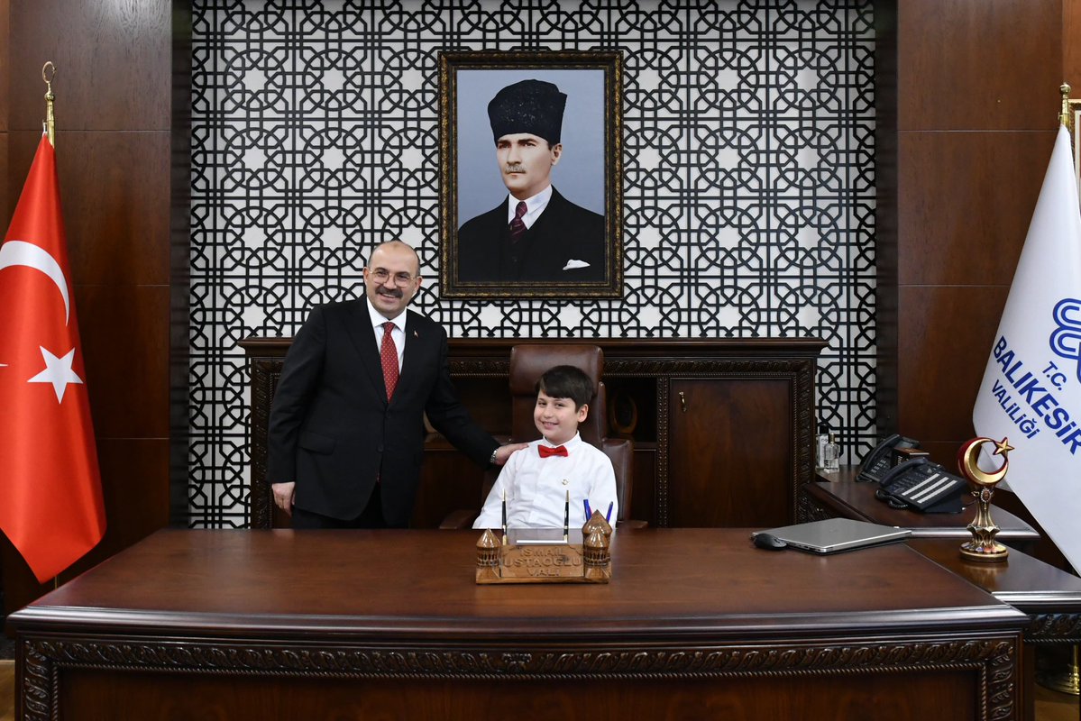 Balıkesir'de 23 Nisan Coşkusu: Vali Makamı Minik Öğrenciye Devredildi