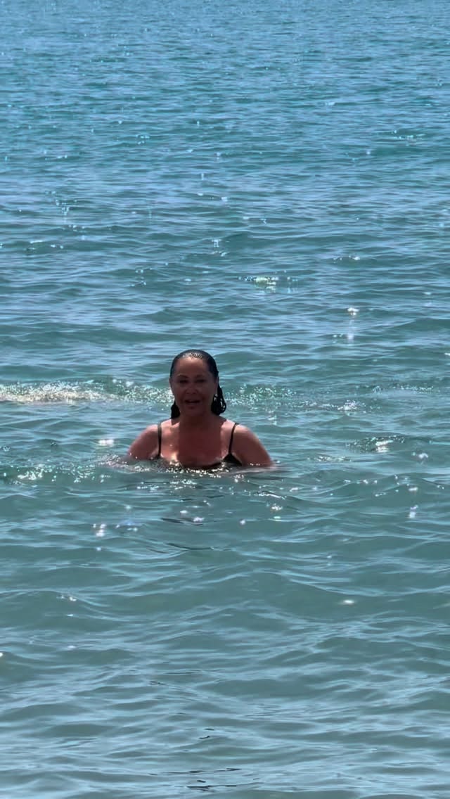 Hülya Avşar, Balıkesir'li Ünlü Sanatçı: Tenis Maçına Yüzerek Hazırlanıyor