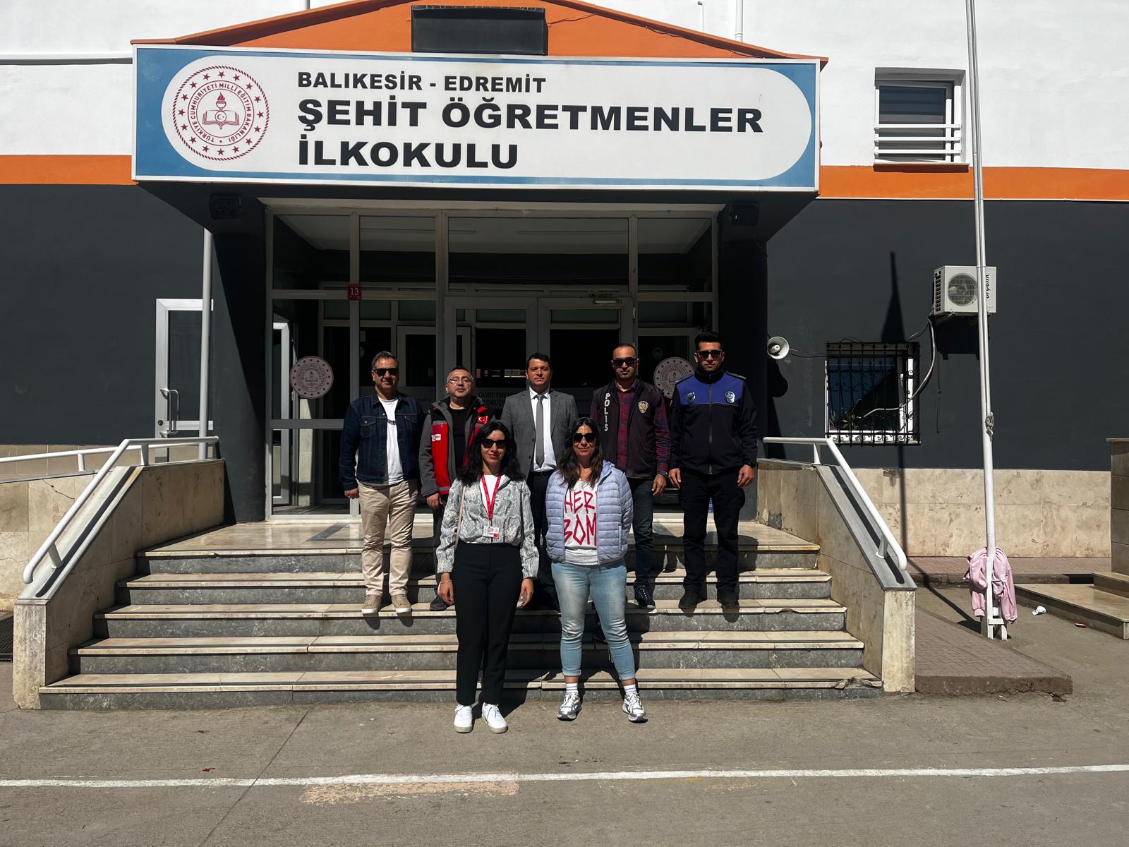 Edremit'te Mobil Ekip Sokak Taraması: Risk Altındaki Çocuklar Yerinde Tespit Edildi