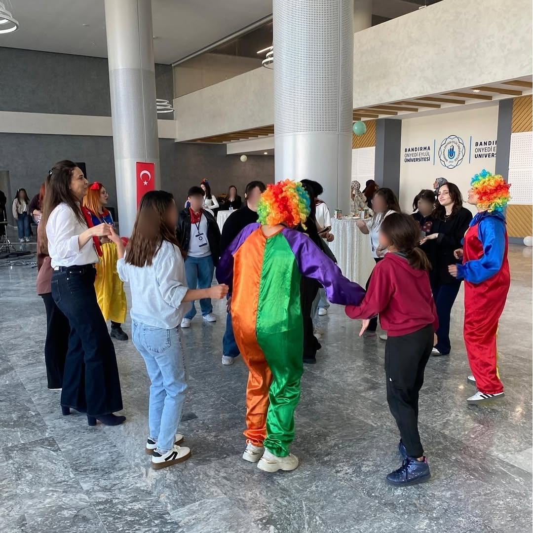 Bandırma'da Çocuk Evlerinde Renkli Etkinlik: Üniversite İş Birliği