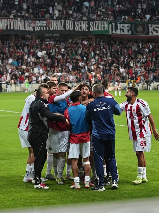 Ayvalık Belediyespor 2. Lig Yolunda: Başkan Akın'dan Tebrik Mesajı