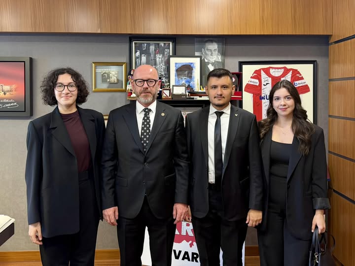 CHP'li Sarı, Eczacılık Öğrencilerinin Sorunlarını Dinledi