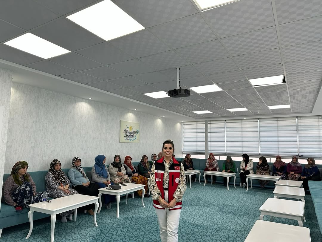 Balıkesir'de Ailelere Ebeveynlik Eğitimi: İletişim Güçleniyor