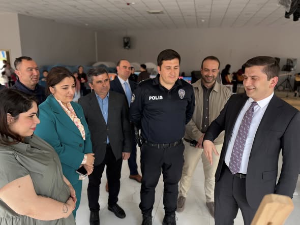 İvrindi Gençliği Sanatla Buluştu: Resim Sergisi Açıldı