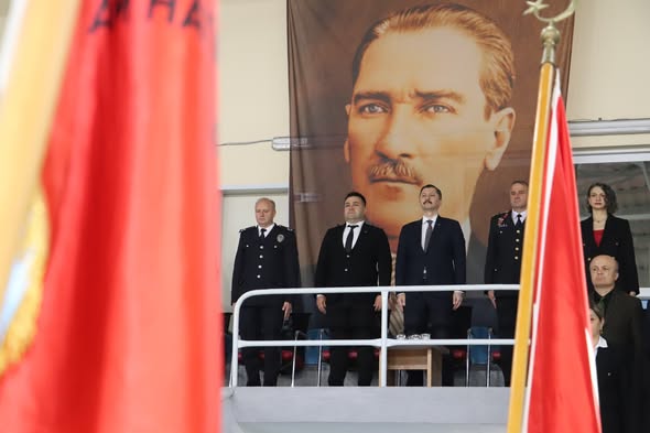 Kırkağaç'tan 23 Nisan Mesajı: Minik Eller Yönetti, Büyük Hayaller Kuruldu