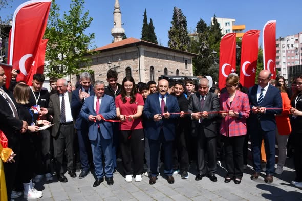 Balıkesir'de Mesleki Eğitim Tanıtımı: Vali ve Kent Konseyi Başkanı Öğrencilerle Buluştu