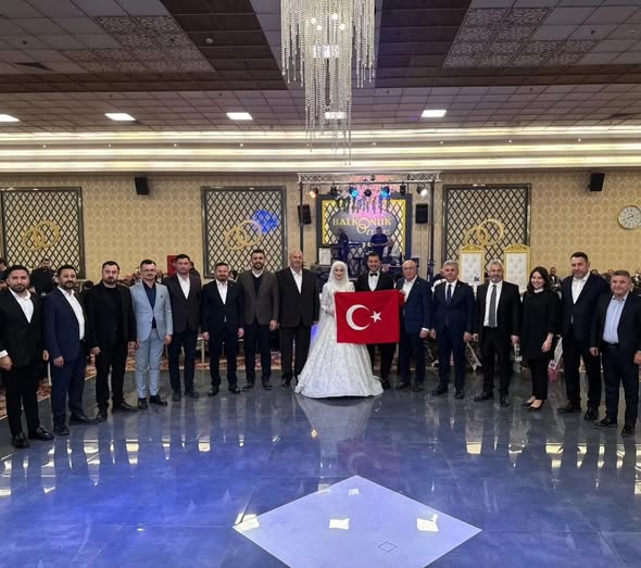 AK Partili İsmail OK, Eski Gençlik Kolu Başkanının Düğününde