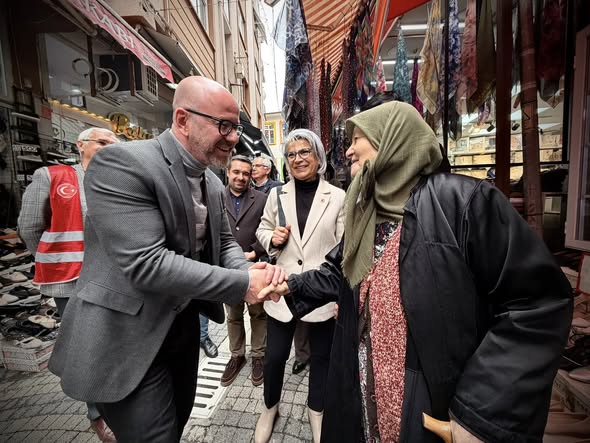 CHP'li SARI, Karesi'de Esnaf ve Vatandaşla Buluştu: Sokaktaki Nabzı Tutuyoruz
