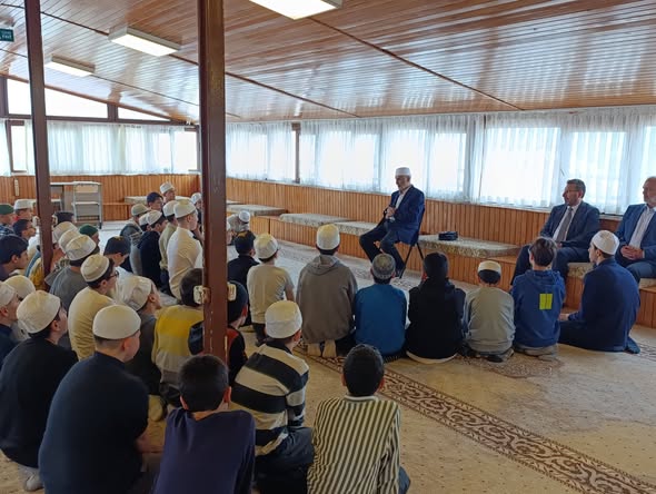 Bandırma'da Hafızlık Başarısı: İki Öğrenci Kur'an Hafızı Oldu