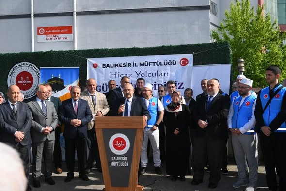 Balıkesir'den Hicaz'a Duygu Yüklü Uğurlama: Vali Ustaoğlu Hacı Adaylarıyla Buluştu