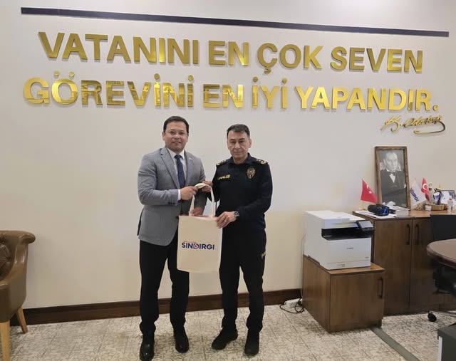 Sındırgı Belediyesi'nden İlçe Emniyet Müdürü Metin Kartal'a Veda