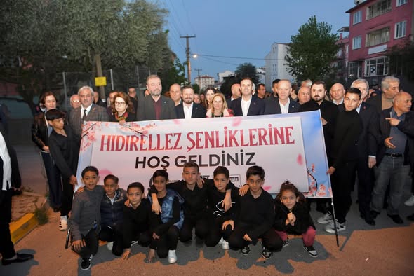 Altıeylül'de Hıdırellez Coşkusu: Sabri Uğur Parkı'nda Bahar Kutlaması