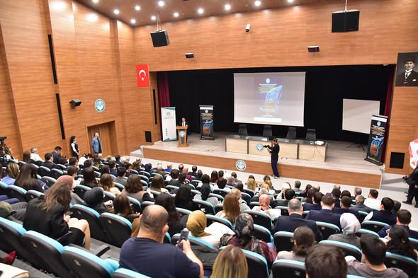 4 Kıtadan Akademisyenler Balıkesir'de Fikri Mülkiyet Hukukunu Tartışıyor
