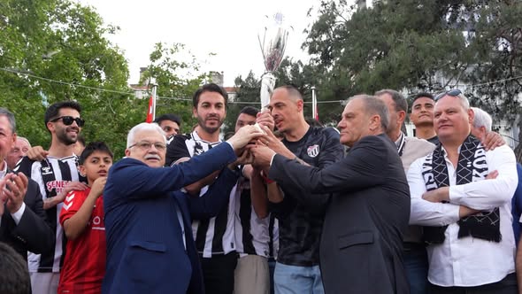Burhaniye Belediyespor Tarihi Başarıya İmza Attı: Namağlup Şampiyonluk